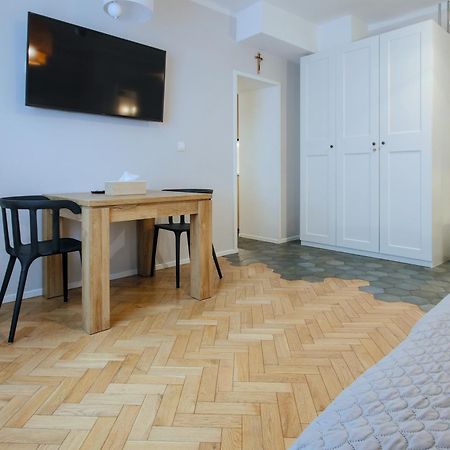 Kana - Stylish Apartment In Krakow Pomorska - Close, Wifi, Smart Tv Kraków Eksteriør billede